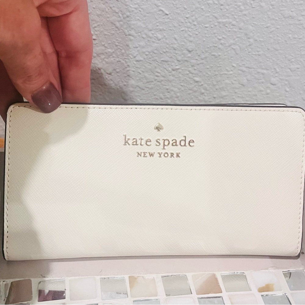 Kate Spade New York Staci Large Slim Bifold Wallet